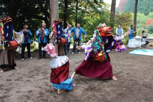 朝日根八幡神社獅子舞の様子